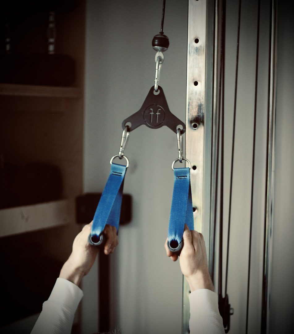 Double to Single Carabiner Adapter Clip – Cable Machine Connector for Faster, Versatile Training