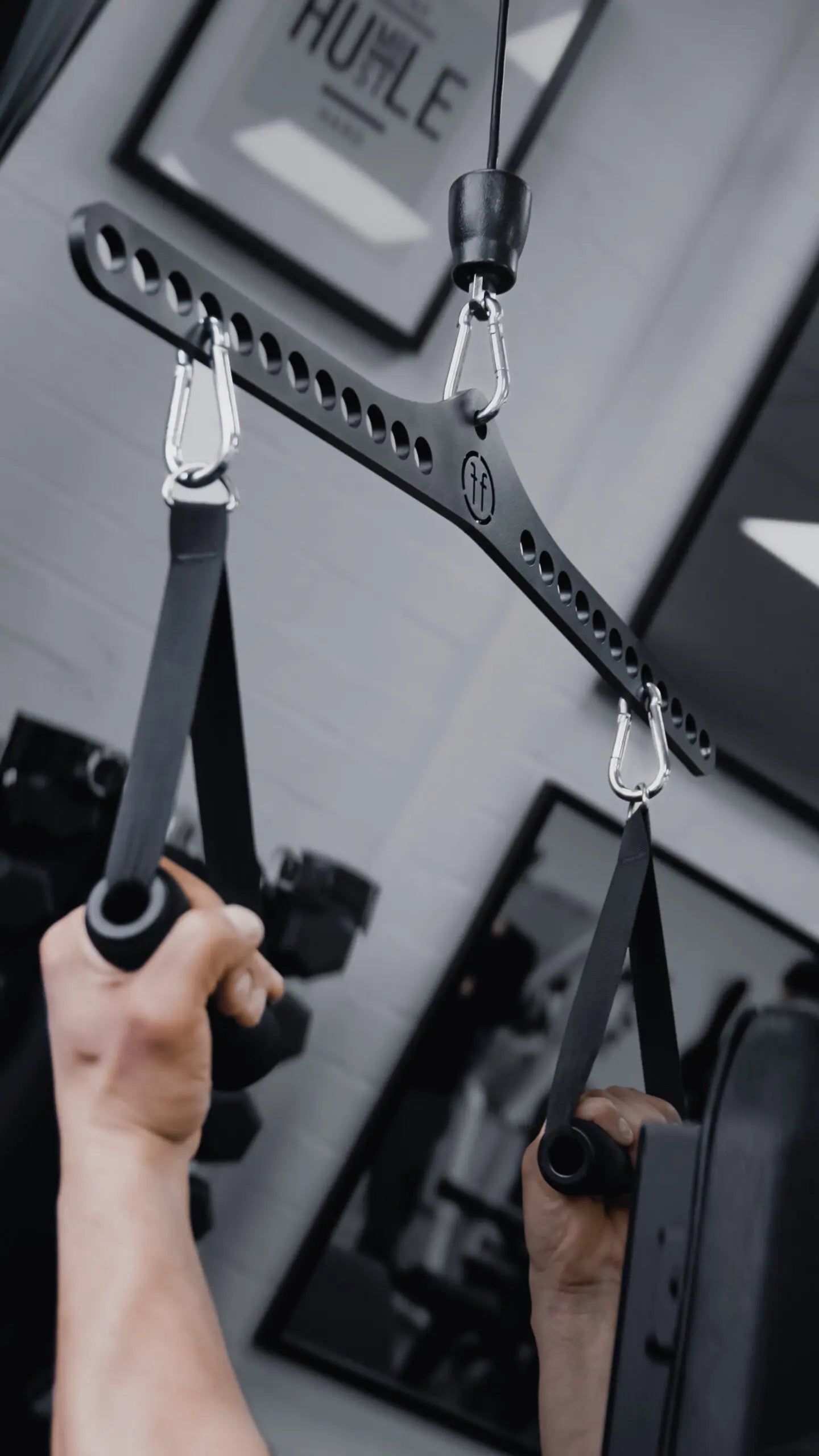 Multi-Grip Lat Pulldown Bar